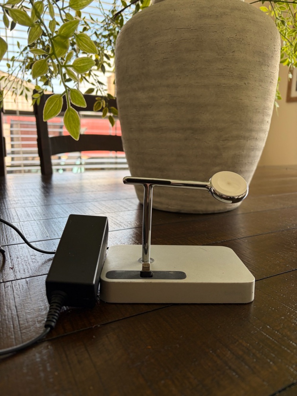 Apple Watch Magnetic Charger Stand - Silver and Black